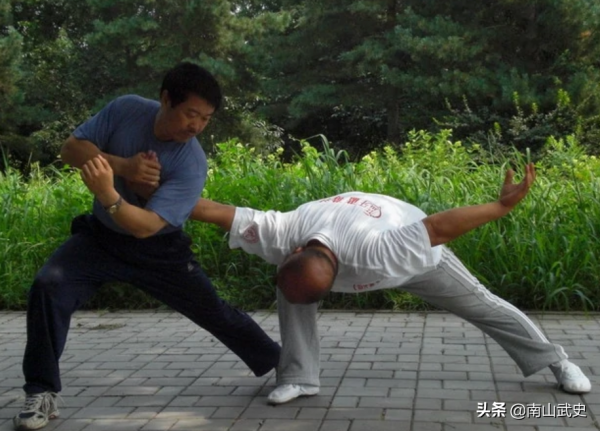 論高光大的實戰能力,曾1招制服400磅搏擊手,當過長春武警隊教練 論高光大的實戰能力,曾1招制服400磅搏擊手,當過長春武警隊教練