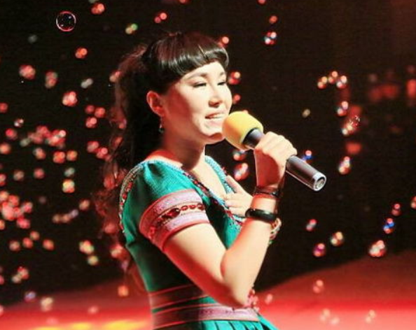 “草原歌后”烏蘭託婭:奪回了《套馬杆》,父親卻再也聽不到 “草原歌后”烏蘭託婭:奪回了《套馬杆》,父親卻再也聽不到