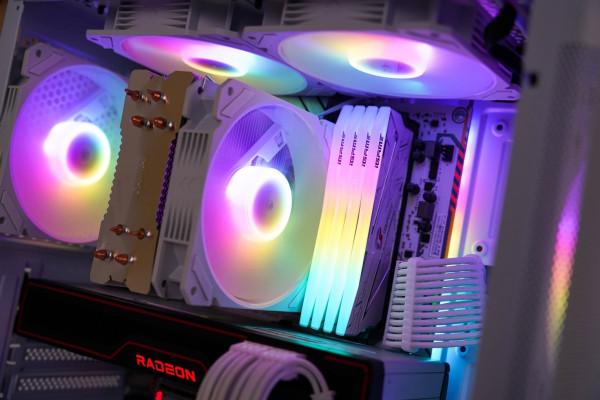 雪裝中的紛呈色彩，主流電競桌面主機裝機分享