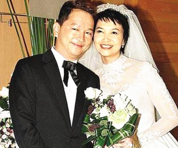 廖啟智去世6個月!妻子與一眾TVB花旦過中秋,走出陰霾展露笑顏 廖啟智去世6個月!妻子與一眾TVB花旦過中秋,走出陰霾展露笑顏