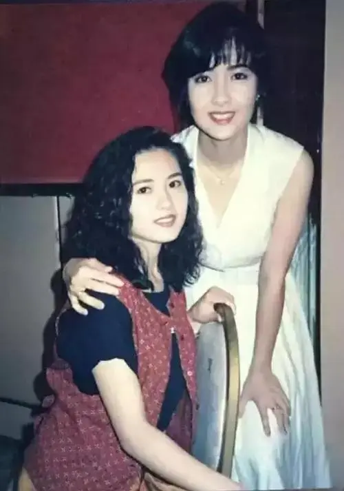 一組周慧敏的老照片曝光，一定有你沒見過的