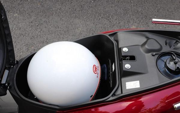 五羊本田合資踏板喜鯊125，配6L油箱，皮帶傳動，新款售6580元