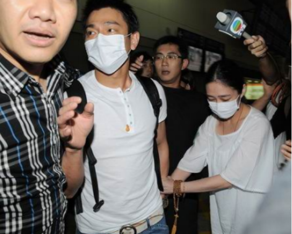 甘願被藏21年,46歲為劉德華生子,朱麗倩真的太狠了 甘願被藏21年,46歲為劉德華生子,朱麗倩真的太狠了