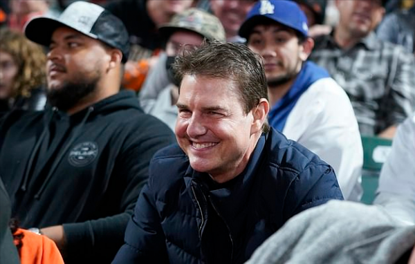 阿湯哥26歲大兒子出街!身材魁梧撞臉小李子,和老爸一樣發福嚴重 阿湯哥26歲大兒子出街!身材魁梧撞臉小李子,和老爸一樣發福嚴重