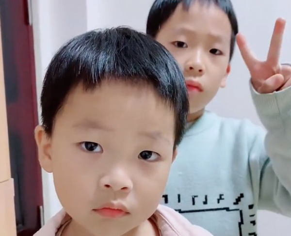 結局意外!浙江兩萌娃幹家務活求爸爸“漲工資”:不漲就找下一家 結局意外!浙江兩萌娃幹家務活求爸爸“漲工資”:不漲就找下一家