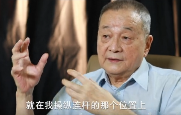 76年二代機萬米高空猛然連炸3個大洞,飛行員冒死迫降險腰斬路人 76年二代機萬米高空猛然連炸3個大洞,飛行員冒死迫降險腰斬路人