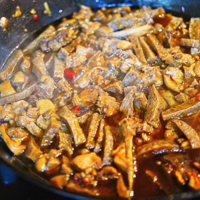 經典川菜·軟爛入味·雪魔芋燒麻鴨 經典川菜·軟爛入味·雪魔芋燒麻鴨