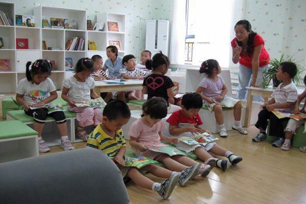 寶媽為防幼兒園老師探查家庭情況,剪掉孩子衣服標籤,有必要嗎? 寶媽為防幼兒園老師探查家庭情況,剪掉孩子衣服標籤,有必要嗎?