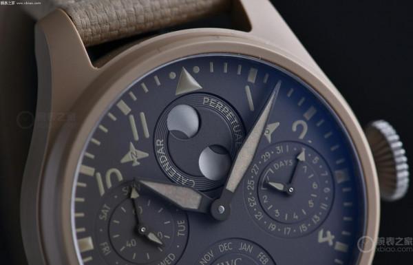 沙色陶瓷 品鑑萬國飛行員“莫哈維沙漠”特別版萬年曆腕錶