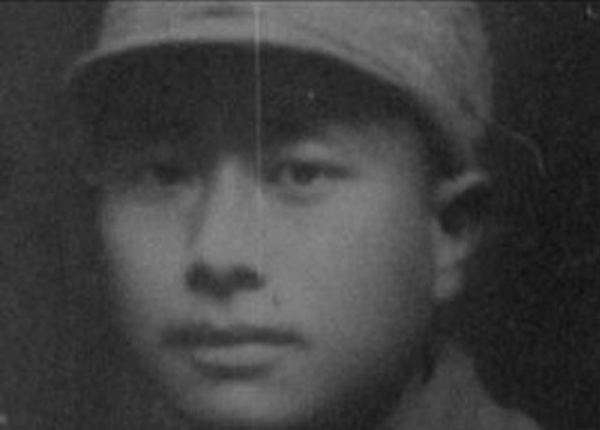 新四軍團長率整團人投降日軍，潛伏特工請示鋤奸，粟裕回：自己人