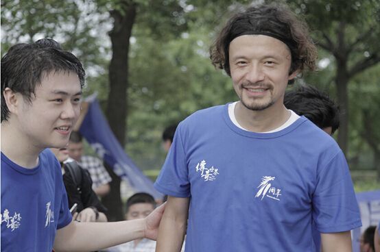 李瑋峰影片連線謝暉:青年球員水平太差,贊助商花錢也送不出去 李瑋峰影片連線謝暉:青年球員水平太差,贊助商花錢也送不出去