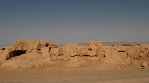 古代中國為什麼要控制黃沙彌漫的新疆，而不是征服富饒的東南亞？