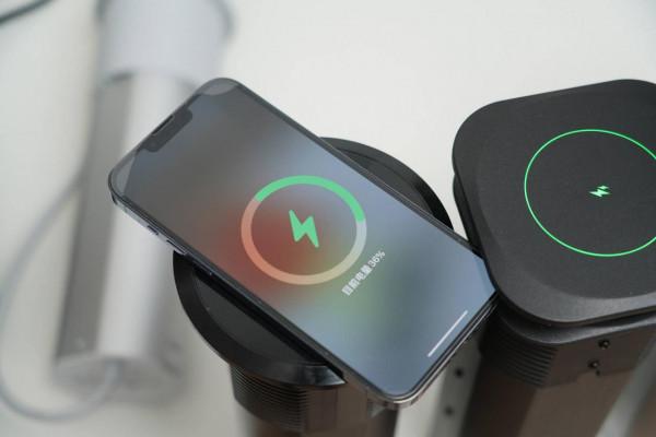 桌面島臺必裝的升降插座怎麼買？硬核拆解橫評公牛愛瑞堡等6款