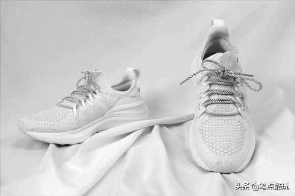 平價耐穿又好看，小米運動鞋強勢升級，日常元素4繁星版真實體驗