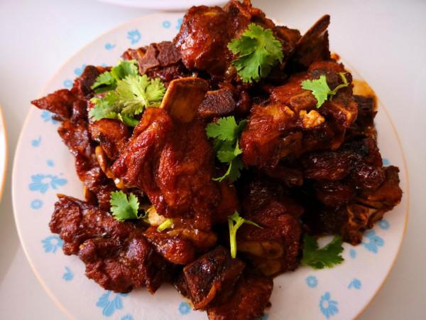 老婆同事來玩，我做8道菜招待，大家都不淡定：好想有這樣的老公