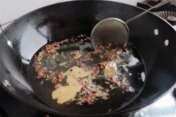 教你在家自制香菇黃豆醬，香酥美味又下飯，還沒有任何新增劑