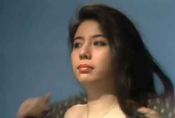 1993年黃家駒去世，在靈堂上痛哭的前女友林楚麒，為何遭到驅趕？