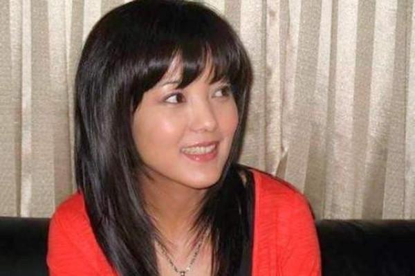 歌手謝雨欣：“誤愛”上逃犯被其捧紅，追婚未遂反成第3者