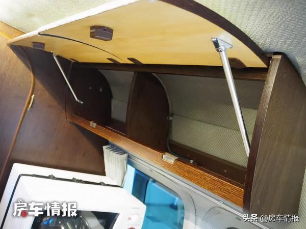 日產床車長度僅5米，配2.5T動力強帶四驅，車尾有廁所堵車也不怕