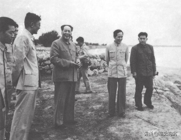 我黨將領手錶都是繳獲的,快慢不一,毛主席:聶榮臻舊錶為標準 我黨將領手錶都是繳獲的,快慢不一,毛主席:聶榮臻舊錶為標準