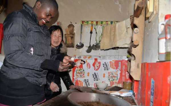 7年前，河南農民娶23歲非洲女孩，生倆混血兒，回國後過得如何？