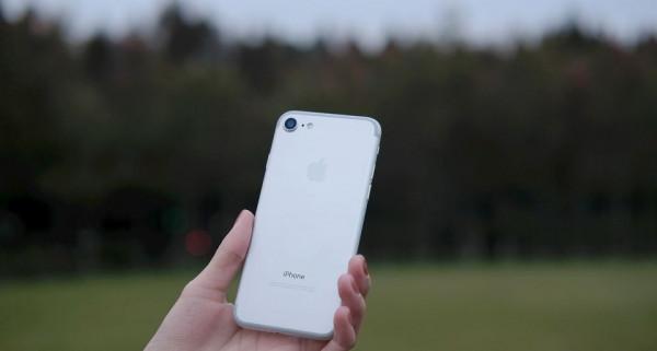 最不起眼的蘋果旗艦:iPhone7遲到的評測 最不起眼的蘋果旗艦:iPhone7遲到的評測