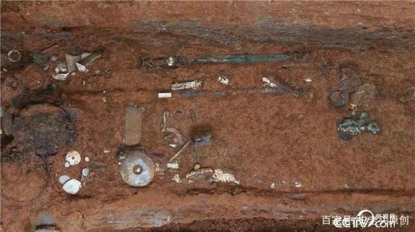 放羊老人尋找走失的羊,無意間發現深藏千年古墓,竟然沒有寶藏? 放羊老人尋找走失的羊,無意間發現深藏千年古墓,竟然沒有寶藏?