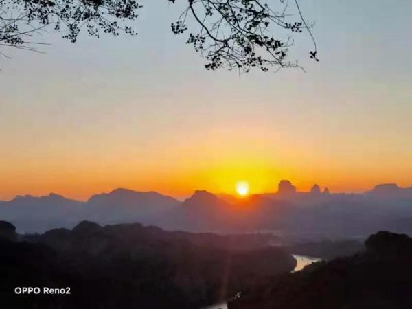 到廣東韶關丹霞山看日出有一種說不出的美/圖文欣賞 到廣東韶關丹霞山看日出有一種說不出的美/圖文欣賞