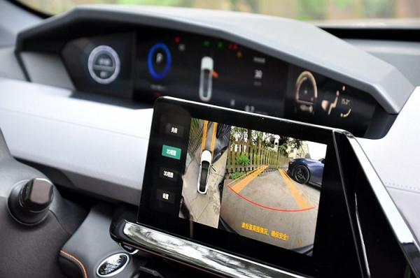 試駕即將上市的長安UNI-V：個性十足 效能更佳