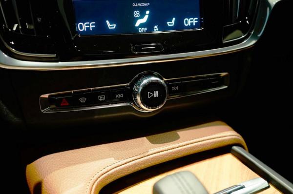 增配降價 保留傳統豪華感 新款沃爾沃S90實拍簡評 增配降價 保留傳統豪華感 新款沃爾沃S90實拍簡評