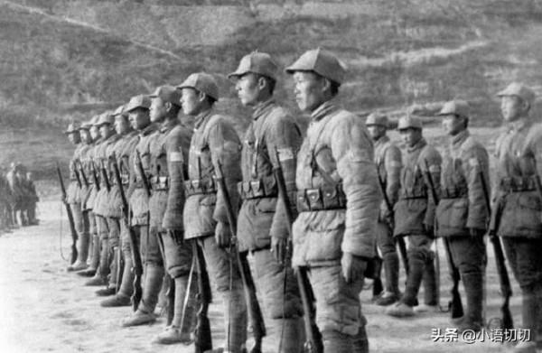 八路軍帽子上的兩粒扣有什麼作用?看完才知道,真是高明 八路軍帽子上的兩粒扣有什麼作用?看完才知道,真是高明