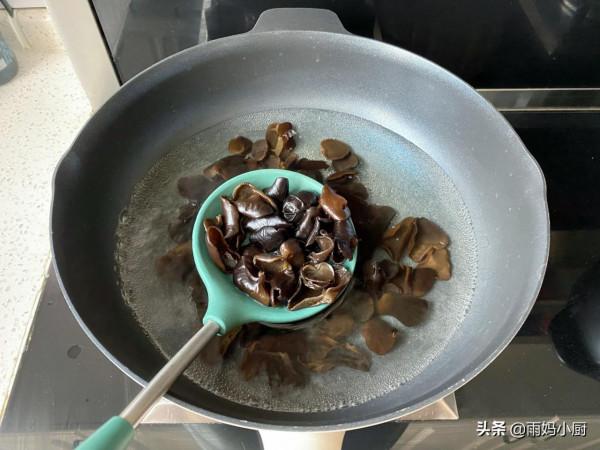 大雪時節吃餃子,鮮香美味又滋補,比韭菜白菜好吃又營養 大雪時節吃餃子,鮮香美味又滋補,比韭菜白菜好吃又營養