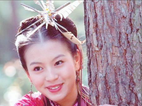 當女明星撞衫時，林心如次次都輸，52歲的陳紅卻贏了32歲的景甜