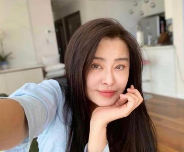 娛樂圈5個年過50歲卻未婚的大美人，有些人被情傷太深