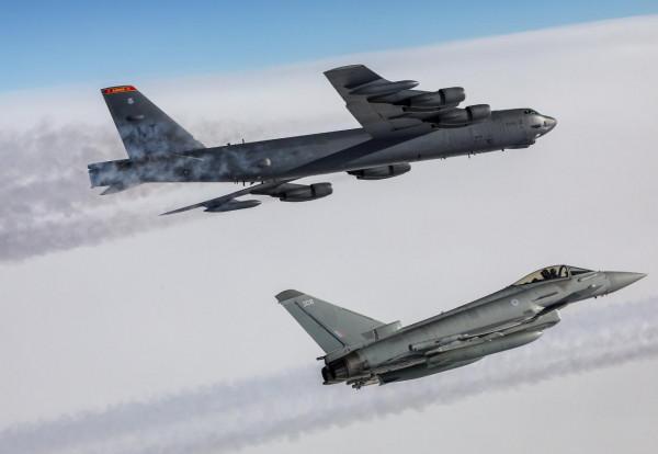 戰略核轟部署英國，美國倒打一耙，叫囂：俄軍隨時&OpenCurlyDoubleQuote;入侵&rdquo;烏克蘭