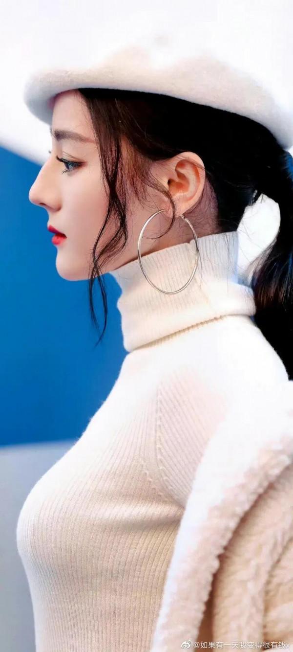 迪麗熱巴年度最佳女神照，滿螢幕都是荷爾蒙，戀愛的味道來了