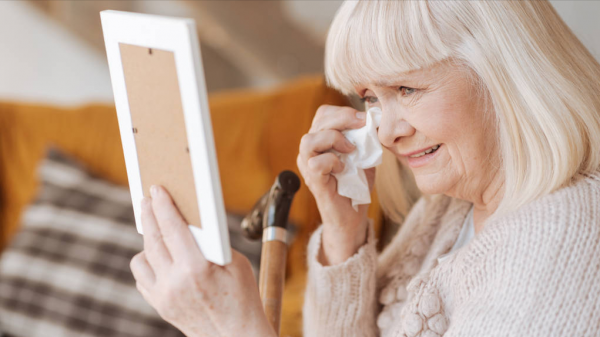 一位57歲女兒傾訴：家有長壽父親，是我退休後苦日子的開始