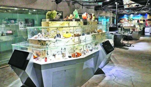 藏在中國科大的神奇石頭：千餘件記錄地球演變資訊