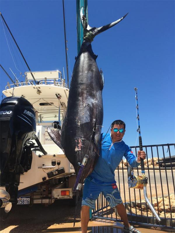 男人為了釣魚能有多瘋狂?在海上漂了10年,解鎖上千魚種成就 男人為了釣魚能有多瘋狂?在海上漂了10年,解鎖上千魚種成就