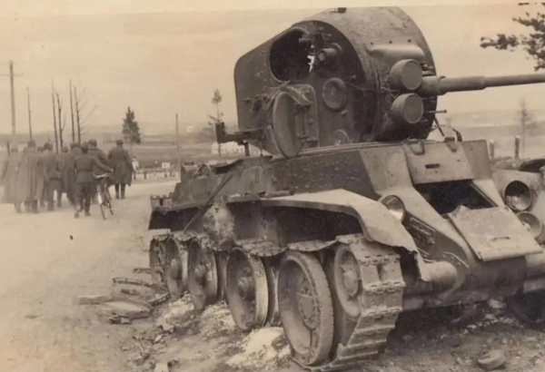 拖拉機也能當坦克？馳騁敖德薩戰場的土造坦克&mdash;&mdash;敖德薩坦克