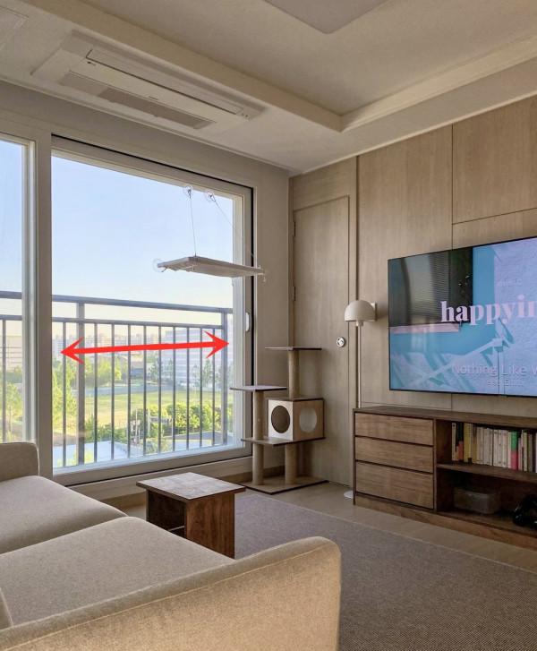 封陽臺，我最看重這種做法：整面裝推拉移門，通風采光都好了不少