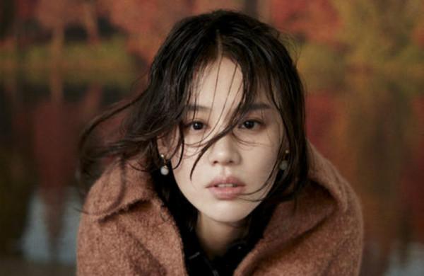 馬思純挽著張哲軒的手臂逛街，畫風改變不再一樣，網友送祝福