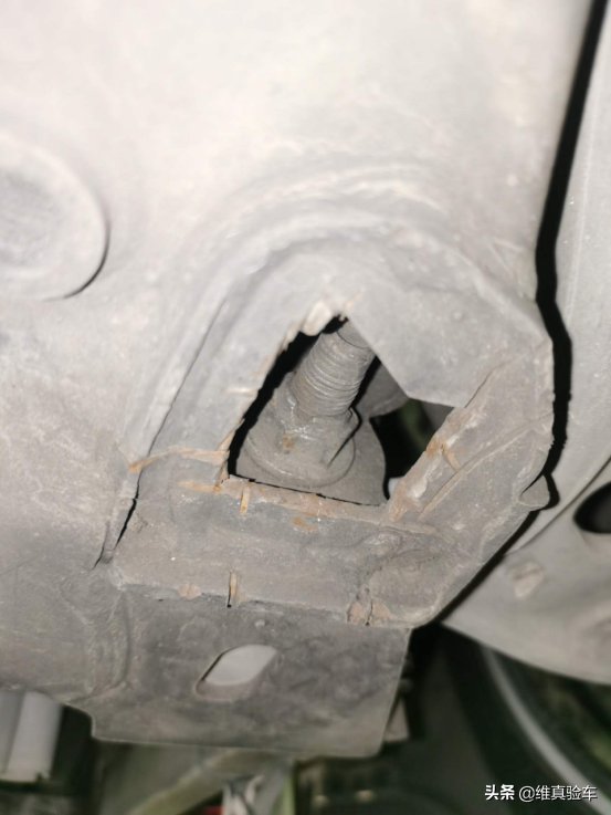 7年車齡的賓士CLA貶值20多萬,白色車身在檢測師眼中逐漸“變黑” 7年車齡的賓士CLA貶值20多萬,白色車身在檢測師眼中逐漸“變黑”