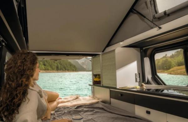 秒變兩居室!雷諾全新廂式露營車出爐,車頂升起可放大床 秒變兩居室!雷諾全新廂式露營車出爐,車頂升起可放大床