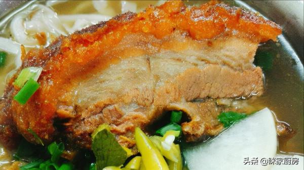 廣西鄉鎮扣肉粉，12塊錢一碗，日賣100碗扣肉粉，每天賺500元以上