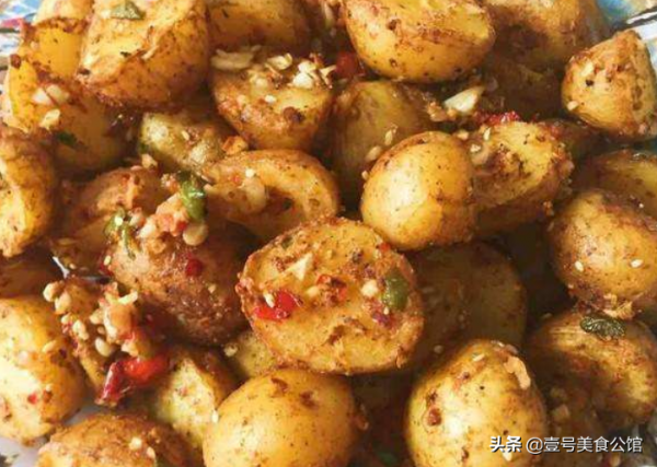 孜然風味的香辣小土豆，鮮辣又解饞，美味又好吃，家人愛吃的美食