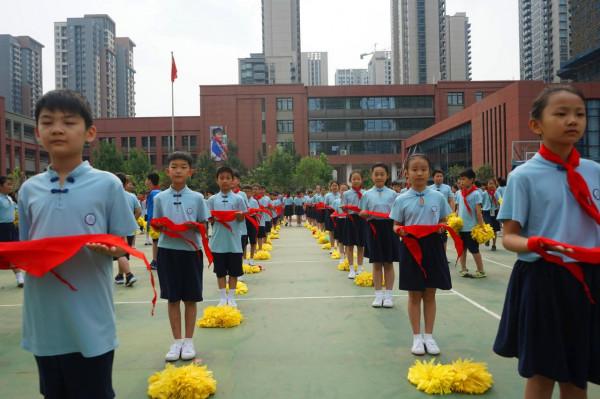 學校紅領巾變“綠領巾”?很多網友不理解 學校紅領巾變“綠領巾”?很多網友不理解