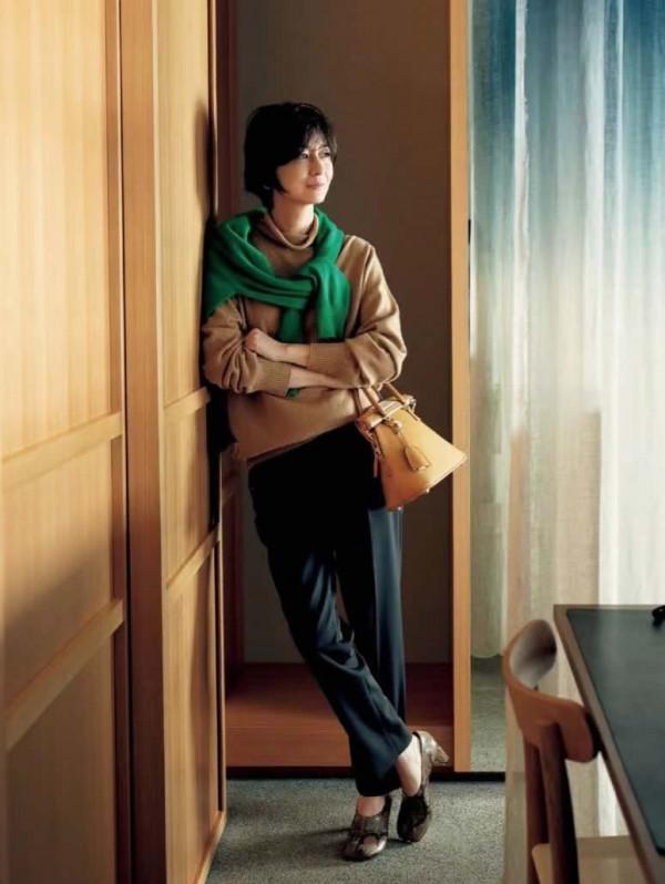 憑著“高雅穿搭”，50+的她美成一幅畫！3個精髓，帶你輕鬆取經