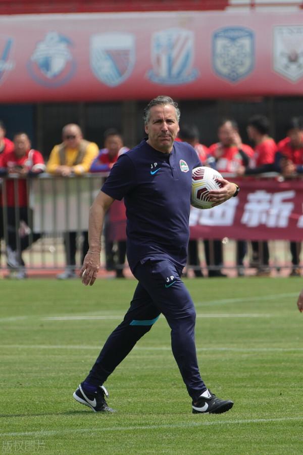 哈維爾執教的中原鐵軍一場多變,安東尼奧指揮的河南隊是多場不變 哈維爾執教的中原鐵軍一場多變,安東尼奧指揮的河南隊是多場不變