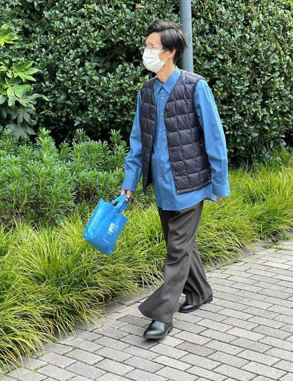 誰說羽絨服土氣？跟上海老年人這樣搭，6、70歲也能穿得精緻時髦